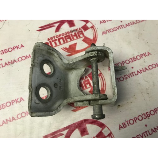 Завіс правої двері нижній Expert / Scudo / Jumpy 2007- 9035T3